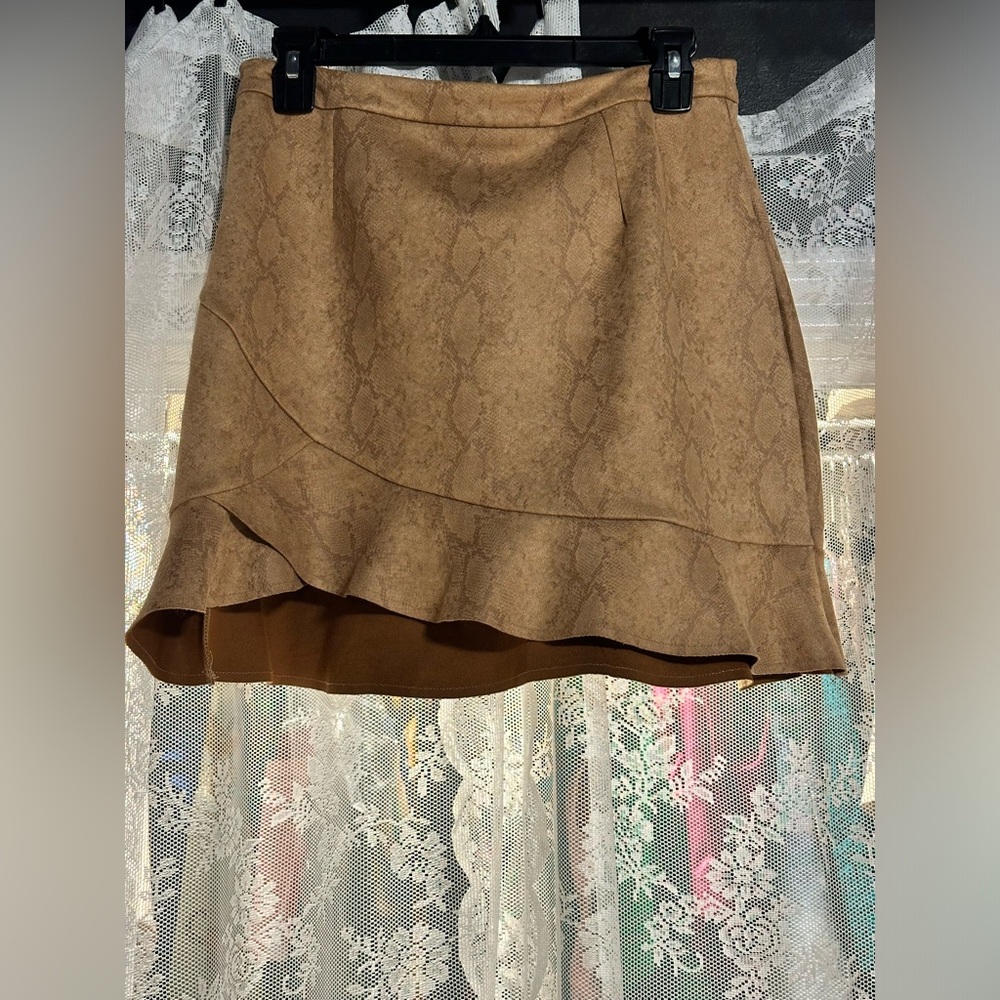 Main Strip Camel Asymmetrical Mini Skirt Size Medium Like New Animal Print